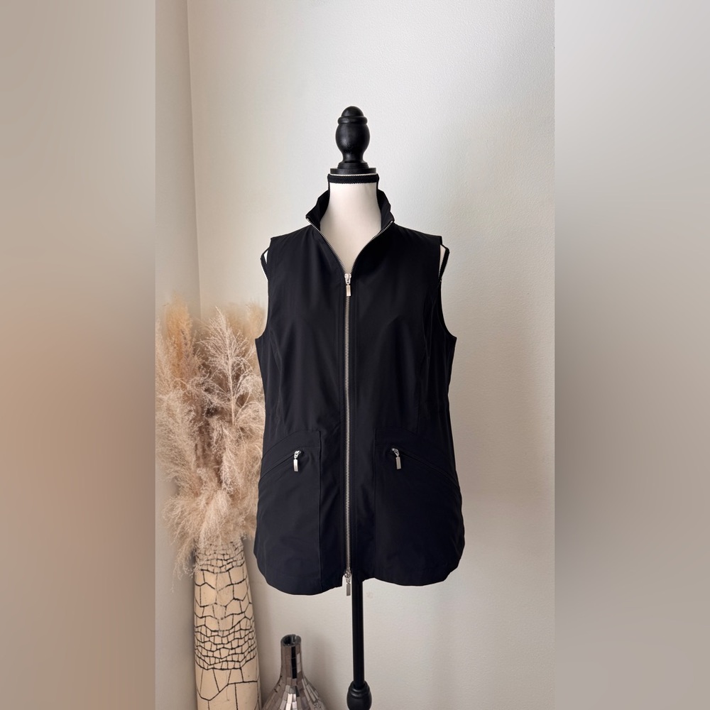 Chico's Black Sleeveless Zip-Up Vest - US 8